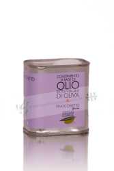 Gewürzöl mit frischen mediterranen Kräutern